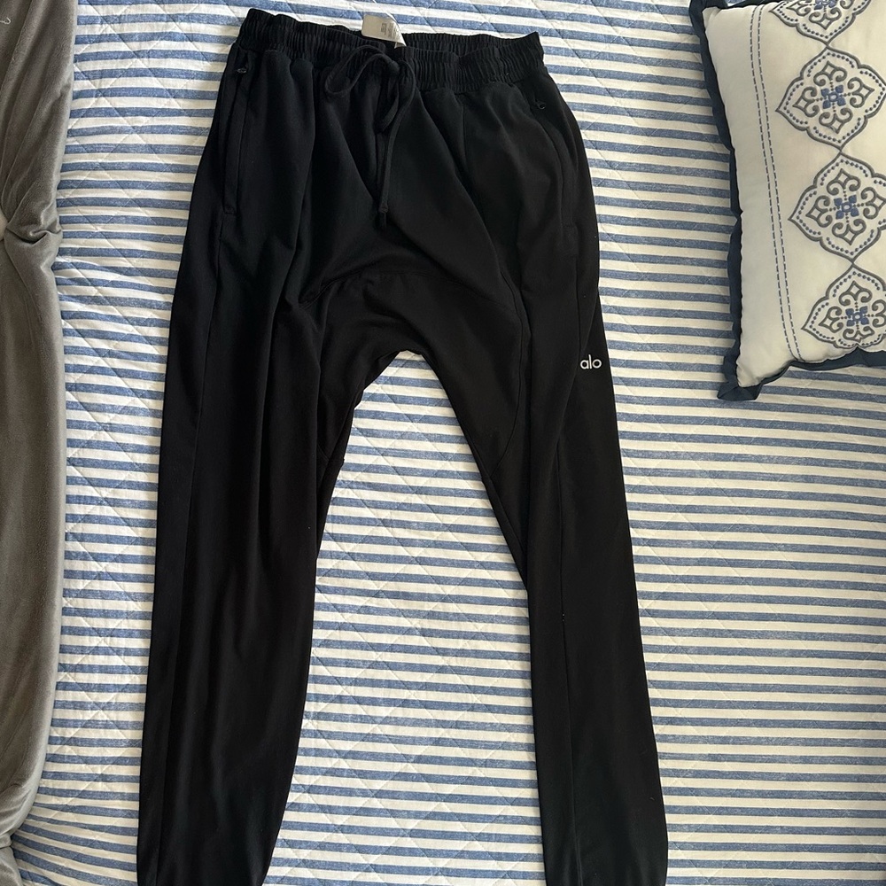Black alo joggers